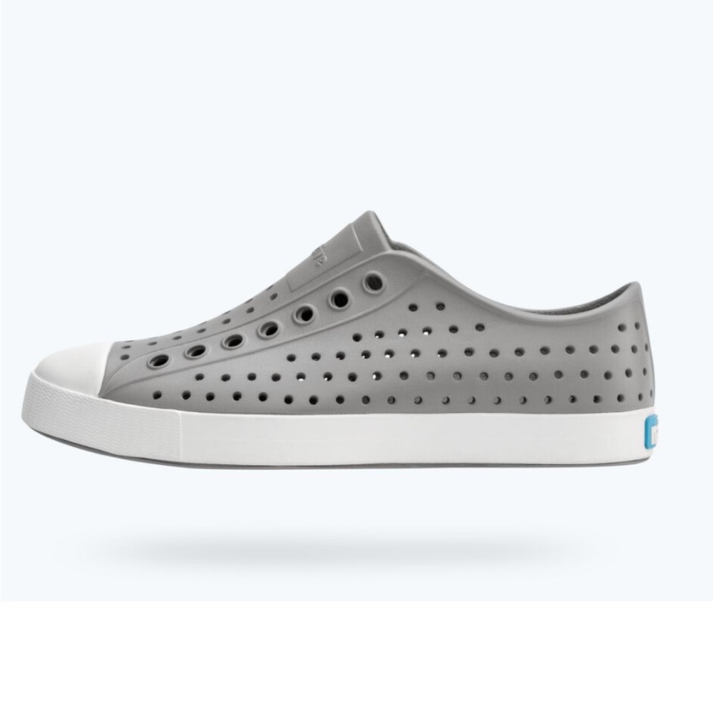 Native Jefferson Shoes  Pigeon Grey/ Shell White Unisex W 9/M 7 Lightweight
